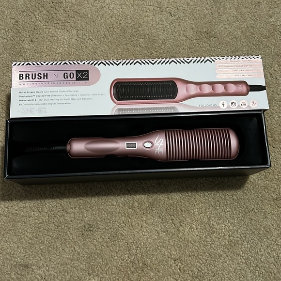 It’s a brand new brush and go by beyond beauty , power is 40W, - Picture 2 of 3